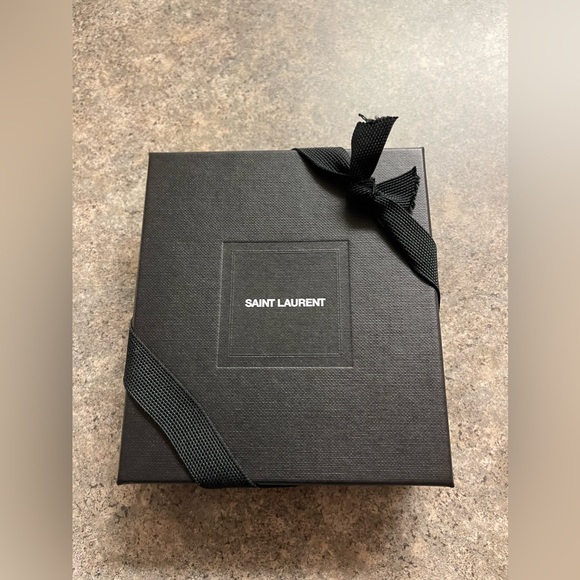 YSL Cassandre Twist Pendant Necklace - Picture 7 of 8